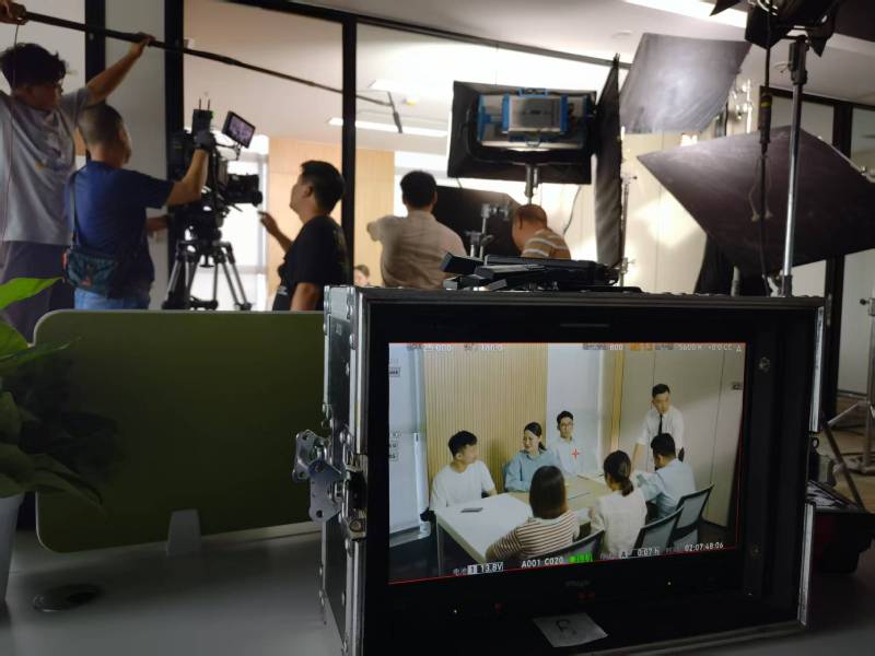 东宝区TVC拍摄公司：科技产品视觉化大师，诠释未来感与功能美学